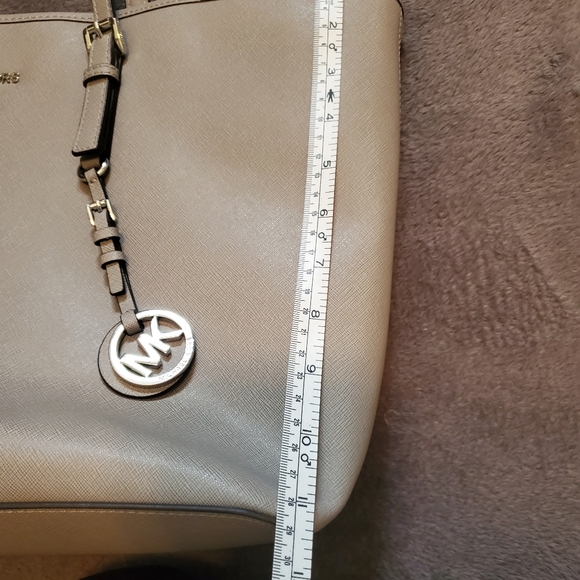 Large Michael Kors Purse - Picture 14 of 15